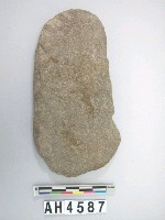 藏品(小型舌刃打製石斧)的圖片